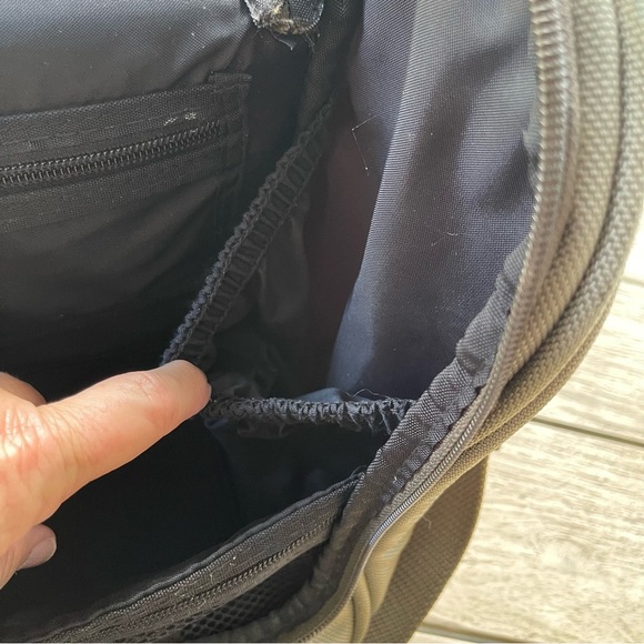 Briggs & Riley Baseline 1126 Essential Carry On Olive Green Duffle Bag - Picture 16 of 16